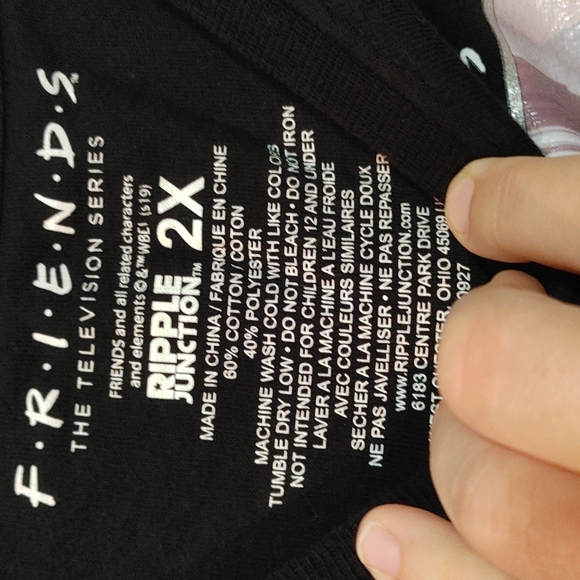 ❗$1 Bundled❗FRIENDS Black Pull Over Sweatshirt - Picture 5 of 5